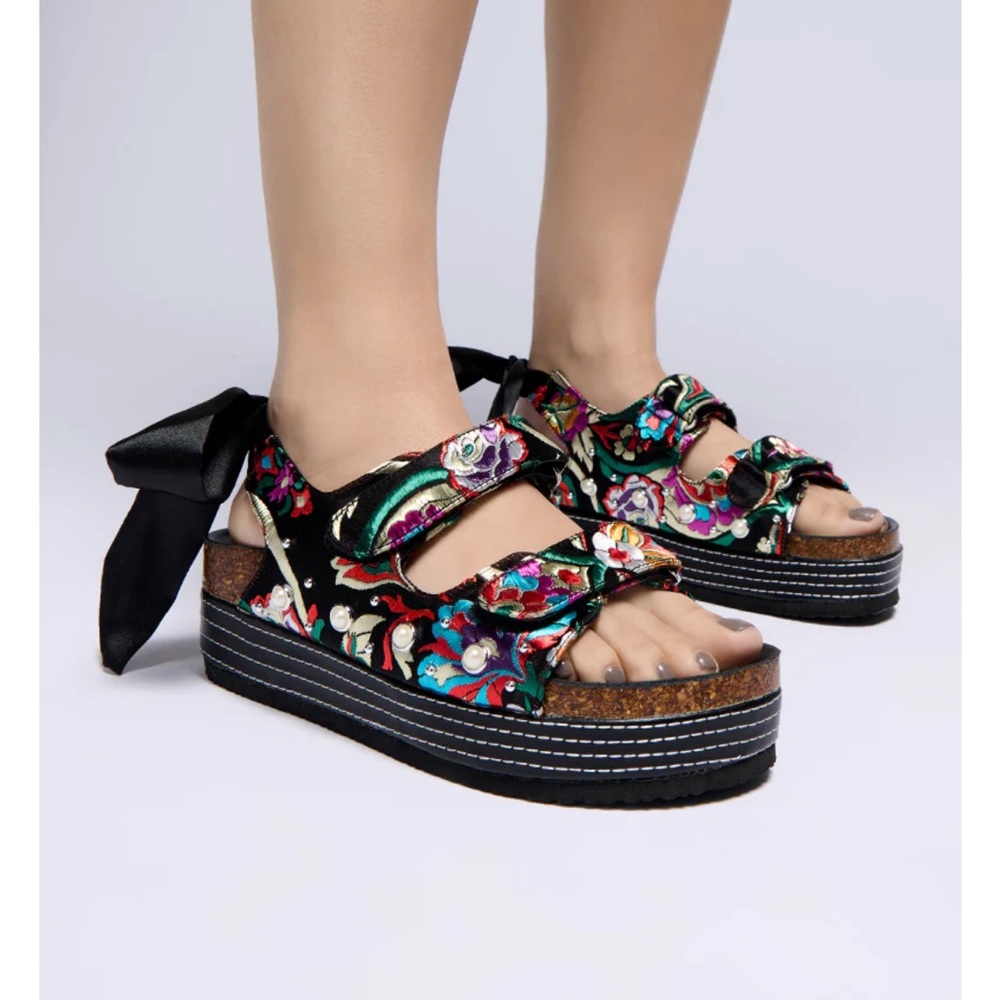 Black Platform Shoes with Decorative Bow and Comfort Sole